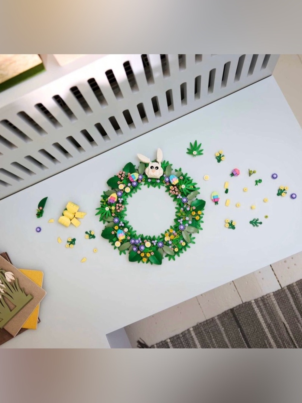 Lego Spring Wreath with White Bunny and Yellow Bow - Picture 4 of 12